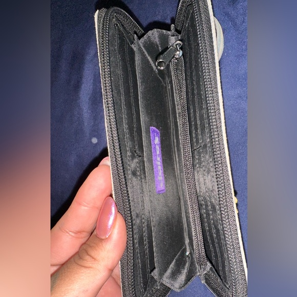 Claire’s holographic wallet y2k - Picture 4 of 4